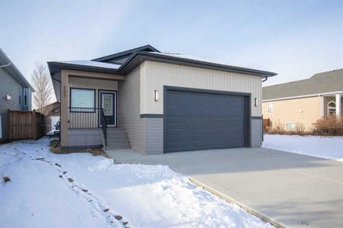 151 Cedar Square, Blackfalds, AB - Outdoor