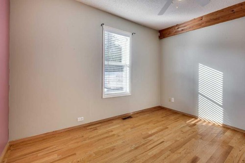 4515 50 Avenue, Innisfail, AB - Indoor Photo Showing Other Room