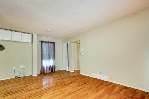 4515 50 Avenue, Innisfail, AB - Indoor Photo Showing Other Room