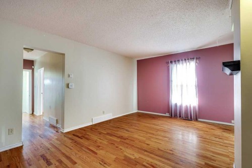 4515 50 Avenue, Innisfail, AB - Indoor Photo Showing Other Room