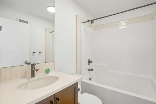 5 Songbird Green, Sylvan Lake, AB - Indoor Photo Showing Bathroom