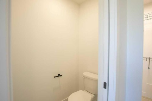 5 Songbird Green, Sylvan Lake, AB - Indoor Photo Showing Bathroom