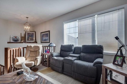 84 Tanner Street, Red Deer, AB - Indoor Photo Showing Living Room