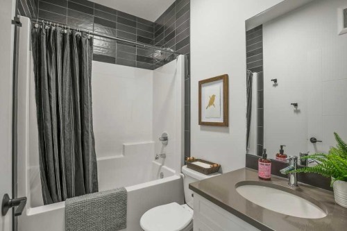 114 Gray Close, Sylvan Lake, AB - Indoor Photo Showing Bathroom