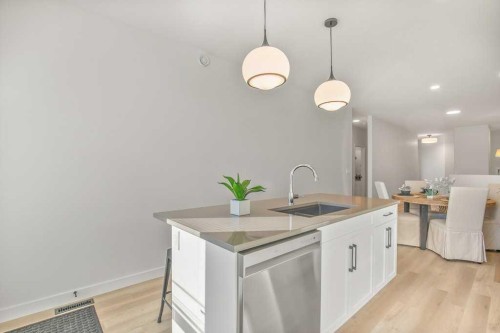 114 Gray Close, Sylvan Lake, AB - Indoor Photo Showing Kitchen With Upgraded Kitchen