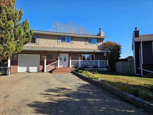 31 Willow Crescent  Lacombe, AB T4L 1V3