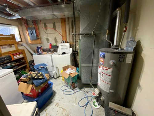 443 4 Avenue Se, Three Hills, AB - Indoor Photo Showing Basement