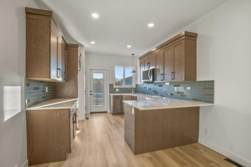 116 Gray Close, Sylvan Lake, AB - Indoor Photo Showing Kitchen