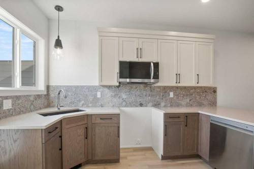 112 Gray Close, Sylvan Lake, AB - Indoor Photo Showing Kitchen With Upgraded Kitchen