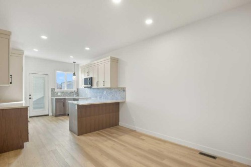 112 Gray Close, Sylvan Lake, AB - Indoor Photo Showing Kitchen