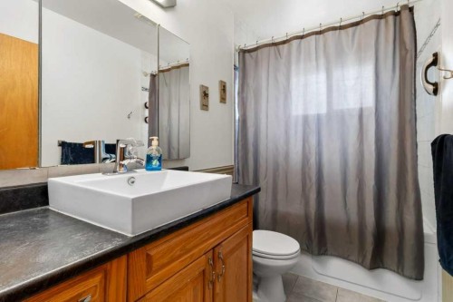 9 Ockley Close, Red Deer, AB - Indoor Photo Showing Bathroom