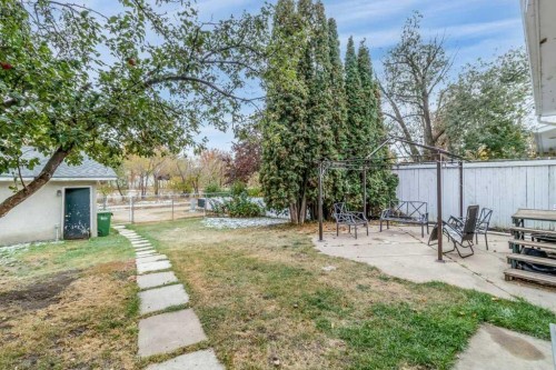 9 Ockley Close, Red Deer, AB - Outdoor