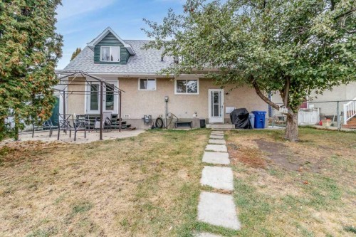 9 Ockley Close, Red Deer, AB - Outdoor