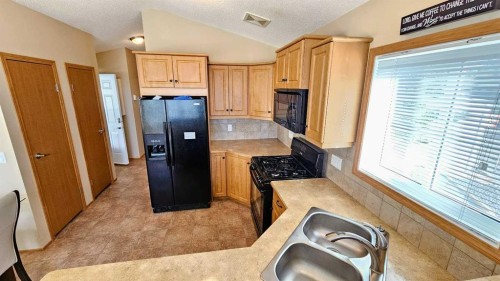28-32351 Range Road 55, Rural Mountain View County, AB - Indoor Photo Showing Kitchen