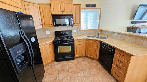28-32351 Range Road 55, Rural Mountain View County, AB - Indoor Photo Showing Kitchen With Double Sink