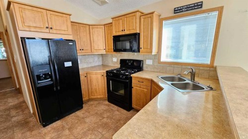 28-32351 Range Road 55, Rural Mountain View County, AB - Indoor Photo Showing Kitchen With Double Sink