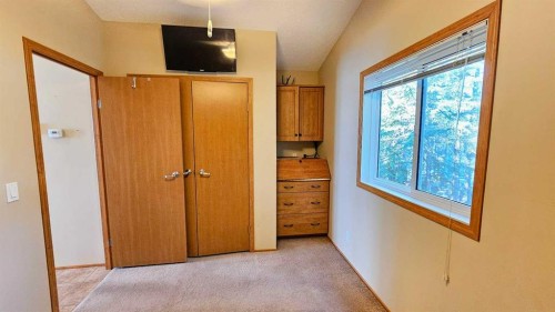 28-32351 Range Road 55, Rural Mountain View County, AB - Indoor Photo Showing Other Room