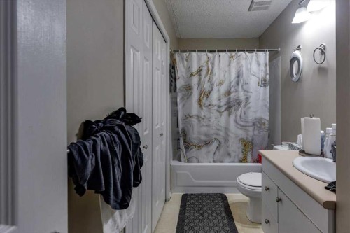 7 Nyberg Avenue, Red Deer, AB - Indoor Photo Showing Bathroom