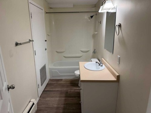 7 Nyberg Avenue, Red Deer, AB - Indoor Photo Showing Bathroom