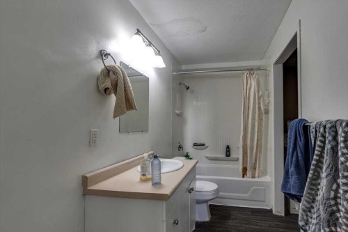 7 Nyberg Avenue, Red Deer, AB - Indoor Photo Showing Bathroom