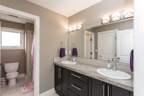 30 Parkridge Crescent, Blackfalds, AB - Indoor Photo Showing Bathroom
