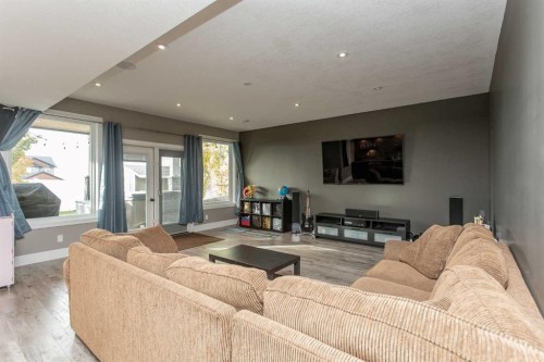 30 Parkridge Crescent, Blackfalds, AB - Indoor Photo Showing Living Room