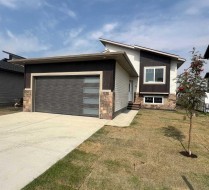 62 Metcalf Way  Lacombe, AB T4L 0J9