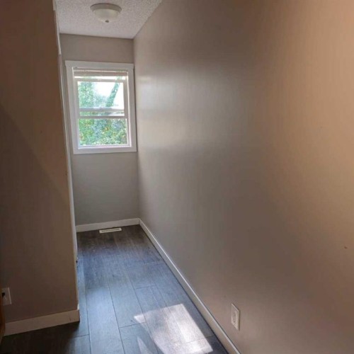 69 Willow Springs Crescent, Sylvan Lake, AB - Indoor Photo Showing Other Room