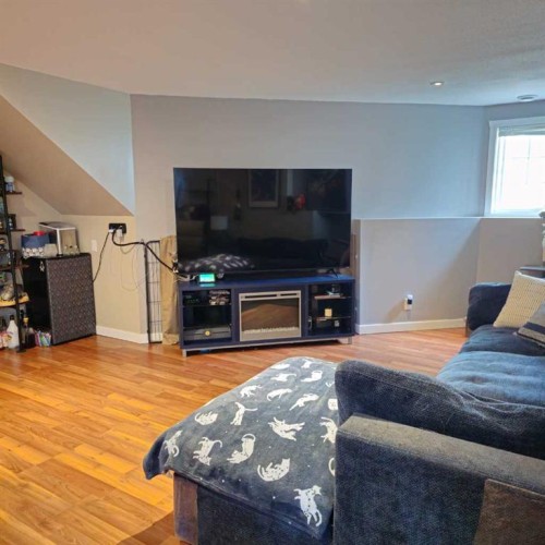 69 Willow Springs Crescent, Sylvan Lake, AB - Indoor Photo Showing Living Room