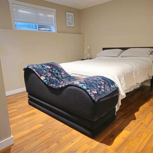 69 Willow Springs Crescent, Sylvan Lake, AB - Indoor Photo Showing Bedroom