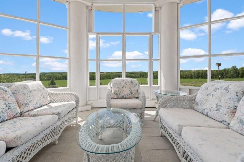 41525 Range Road 32, Rural Lacombe County, AB - Indoor Photo Showing Living Room