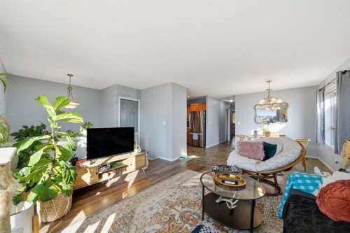 106 Drummond Close, Red Deer, AB - Indoor Photo Showing Living Room