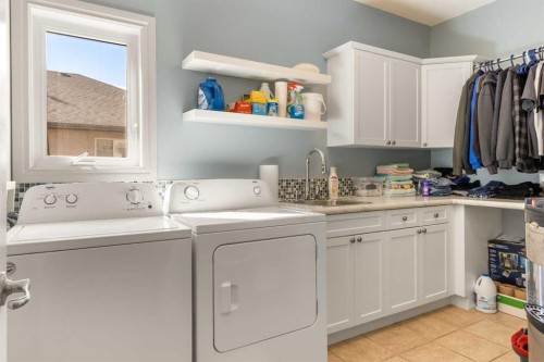 3905 44A Avenue, Drayton Valley, AB - Indoor Photo Showing Laundry Room