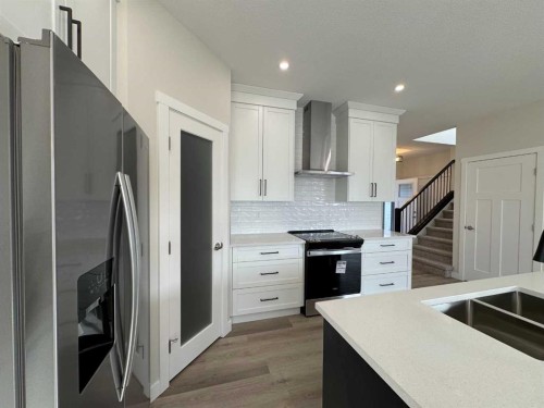 38 Tagish Avenue, Red Deer, AB - Indoor Photo Showing Kitchen With Double Sink With Upgraded Kitchen