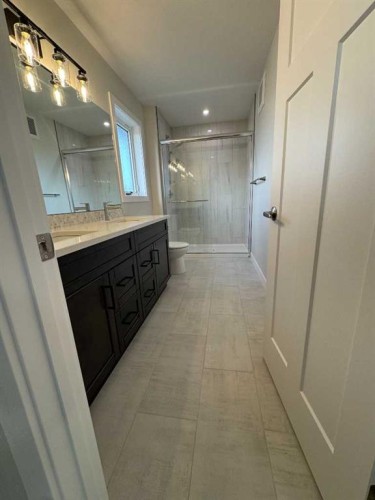 38 Tagish Avenue, Red Deer, AB - Indoor Photo Showing Bathroom