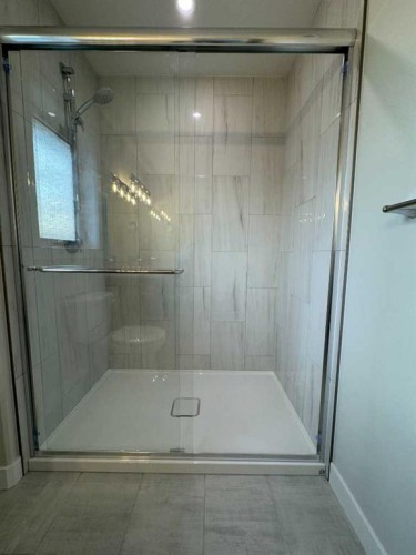 38 Tagish Avenue, Red Deer, AB - Indoor Photo Showing Bathroom