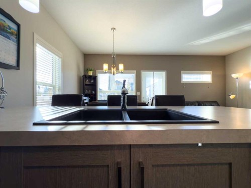 129 Henderson Crescent, Penhold, AB - Indoor Photo Showing Kitchen