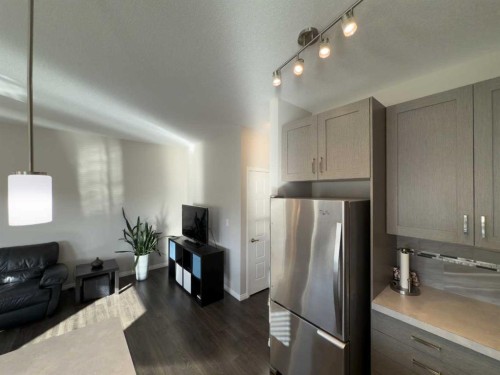 129 Henderson Crescent, Penhold, AB - Indoor Photo Showing Kitchen