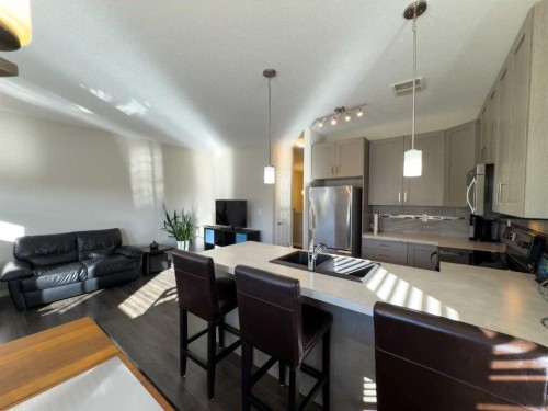 129 Henderson Crescent, Penhold, AB - Indoor Photo Showing Kitchen