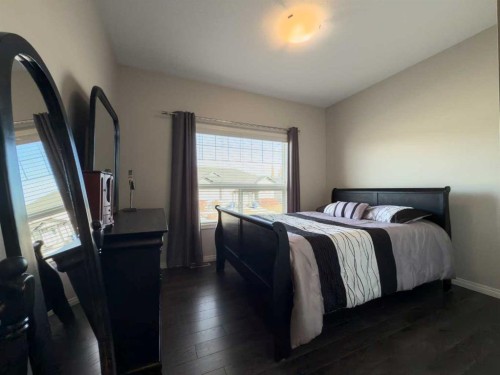 129 Henderson Crescent, Penhold, AB - Indoor Photo Showing Bedroom