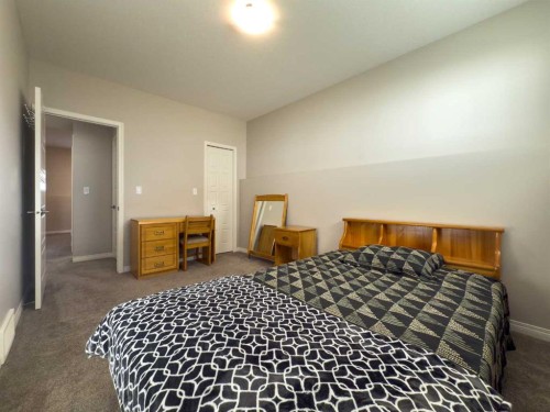 129 Henderson Crescent, Penhold, AB - Indoor Photo Showing Bedroom