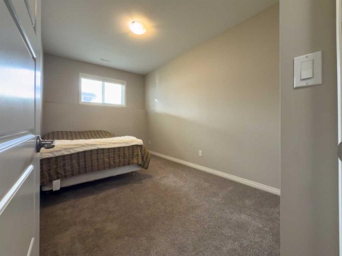 129 Henderson Crescent, Penhold, AB - Indoor Photo Showing Bedroom