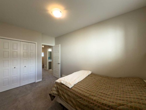 129 Henderson Crescent, Penhold, AB - Indoor Photo Showing Bedroom