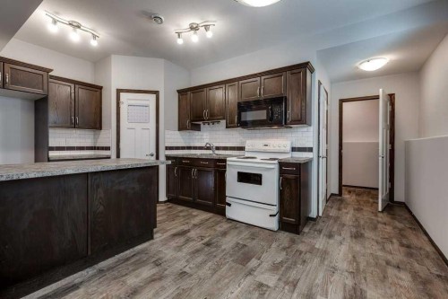 13 Adina Close, Blackfalds, AB - Indoor Photo Showing Kitchen