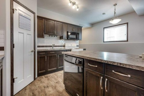 13 Adina Close, Blackfalds, AB - Indoor Photo Showing Kitchen