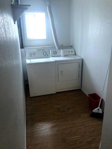 7017 Deer Street, Lacombe, AB - Indoor Photo Showing Laundry Room