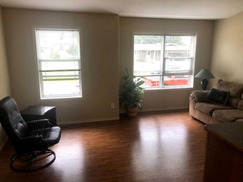7017 Deer Street, Lacombe, AB - Indoor Photo Showing Living Room