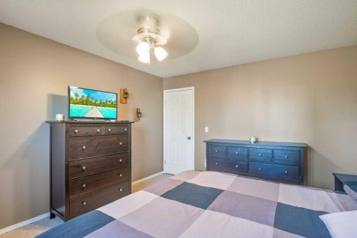 431 Carriage Lane Crossing, Carstairs, AB - Indoor Photo Showing Bedroom