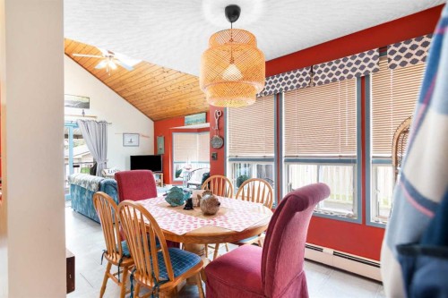 5014 43 Street, Sylvan Lake, AB - Indoor Photo Showing Dining Room