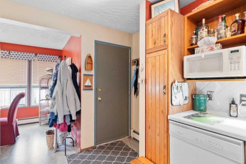 5014 43 Street, Sylvan Lake, AB - Indoor